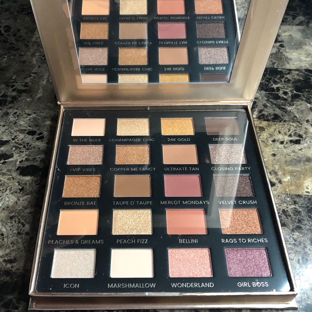 ICONIC LONDON DAY TO SLAY EYESHADOW PALETTE